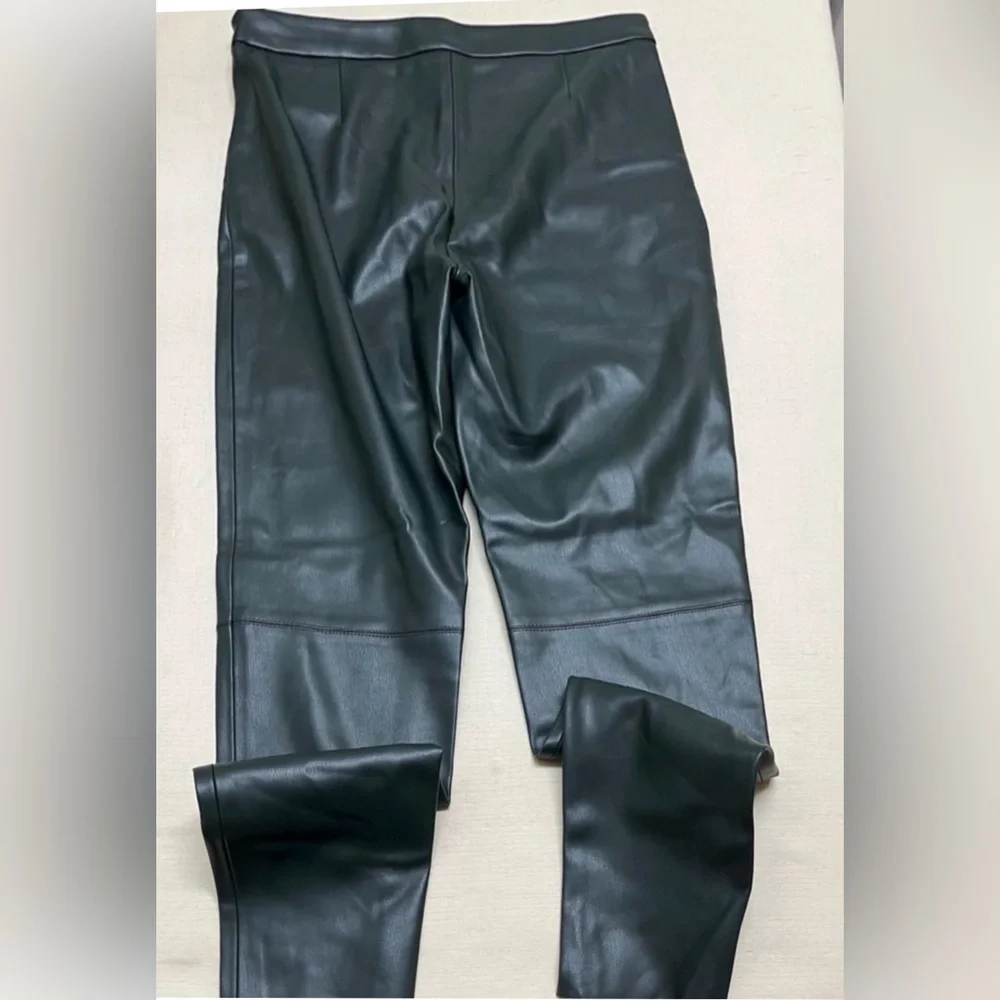 NWOT Zara Dark Green Leather high-waisted leggings. Size M. Ankle Zip